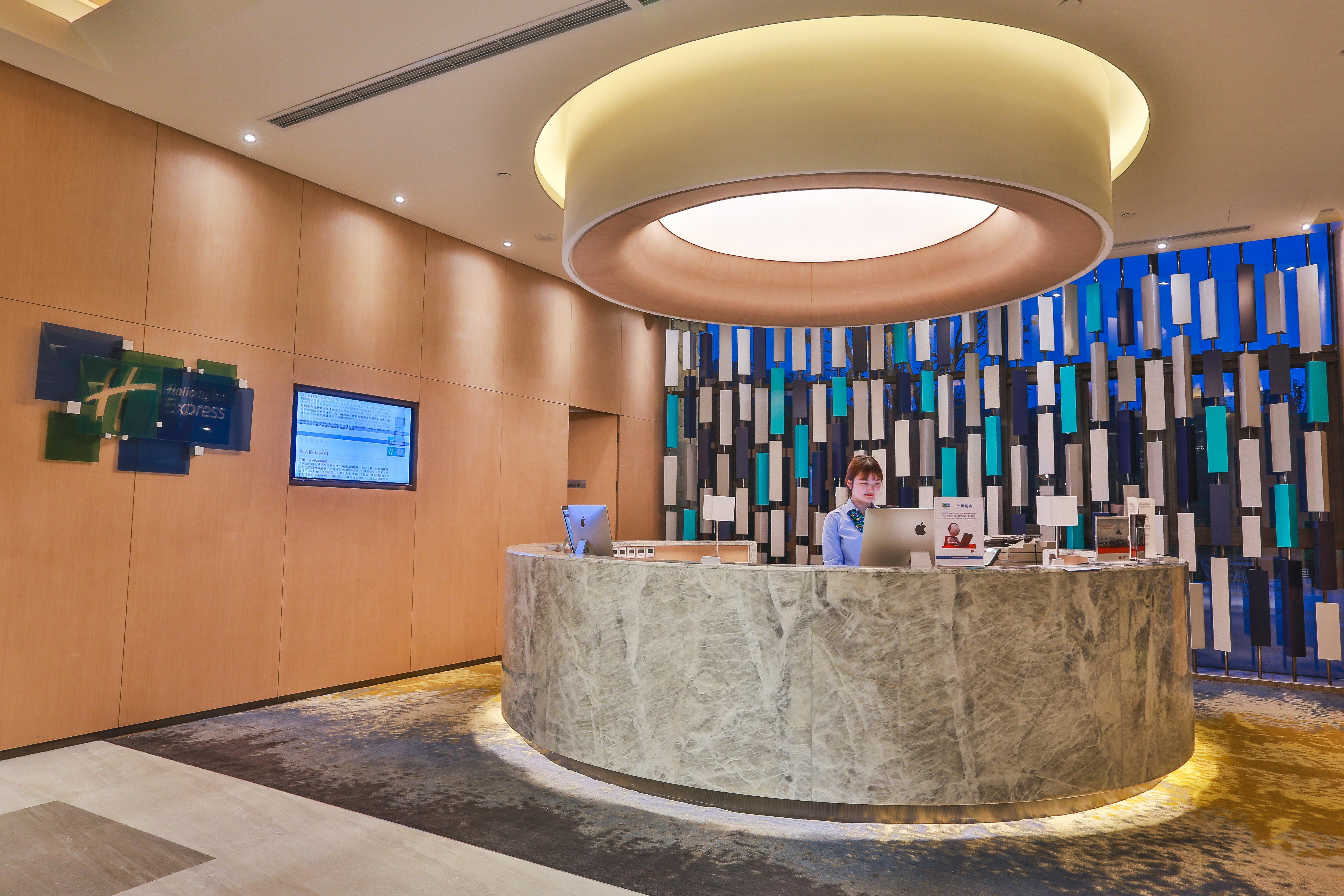 Holiday Inn Express Emei Mountain By Ihg Emeishan Exterior foto