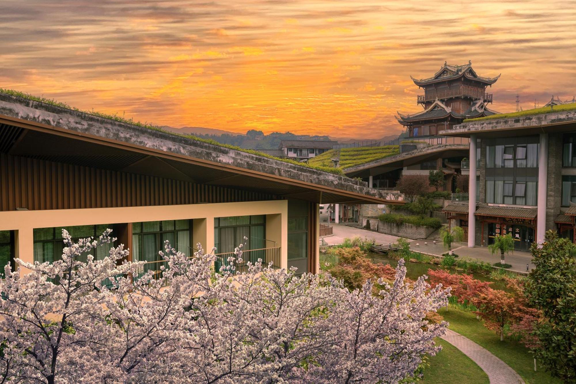 Holiday Inn Express Emei Mountain By Ihg Emeishan Exterior foto